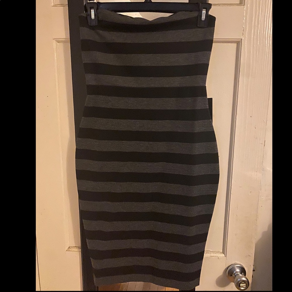Strapless grey and black dress. Spaghetti straps in baggie.